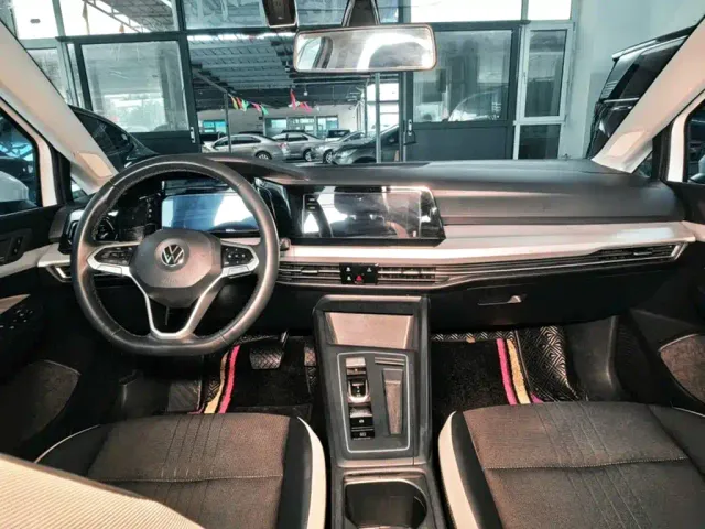 Volkswagen Golf — Фото автомобиля 3