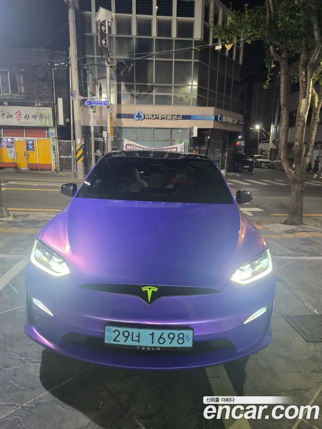 Tesla Model X — Фото автомобиля 3
