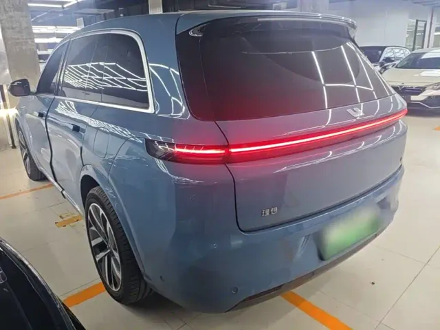 Li Auto L8 — Фото автомобиля 4