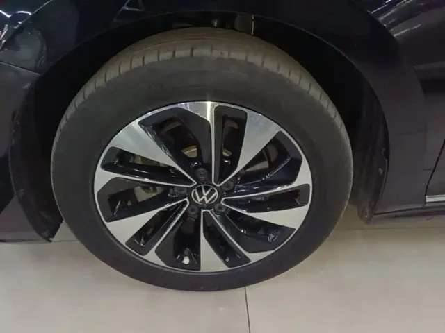 Volkswagen Passat — Фото автомобиля 22