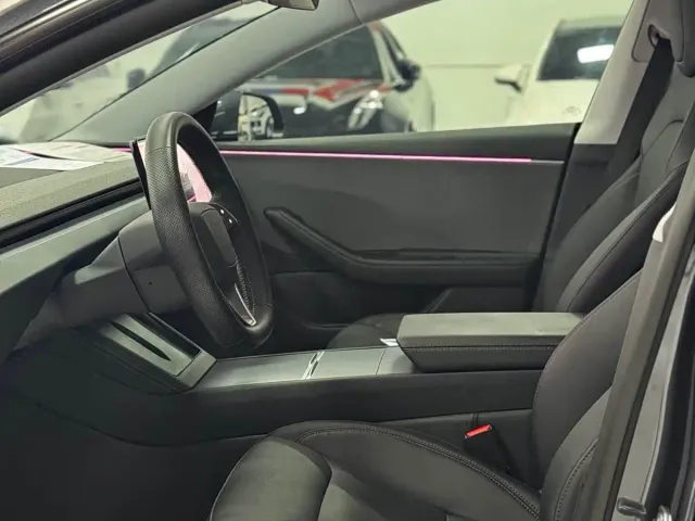 Tesla Model 3 — Фото автомобиля 4