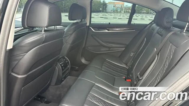 BMW 5 Series G30 — Фото автомобиля 12
