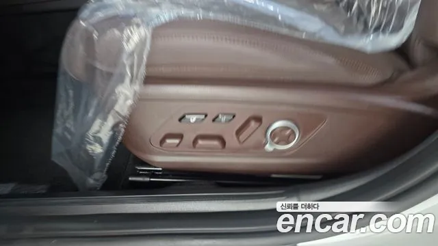 Hyundai Grandeur Grandeur (GN7) 2.5 Бензин 2WD — Фото автомобиля 30