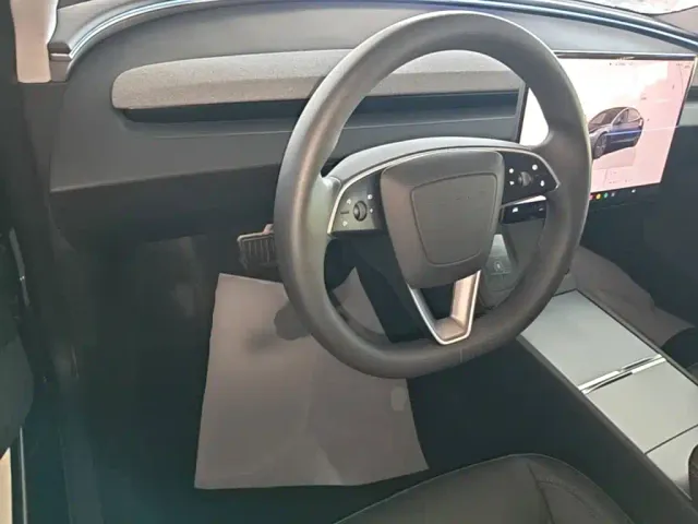 Tesla Model 3 — Фото автомобиля 10