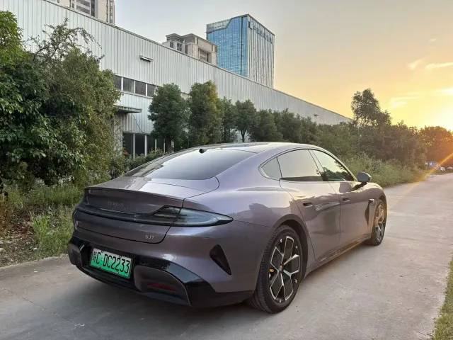 Xiaomi SU7 — Фото автомобиля 9