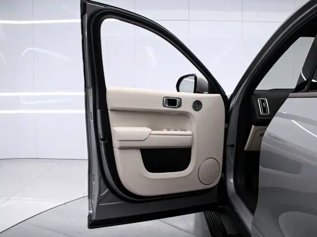 Li Auto L9 — Фото автомобиля 13