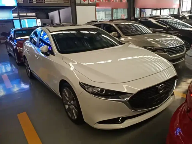 Mazda Axela — Фото автомобиля 3