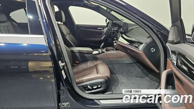BMW 5 Series G30 — Фото автомобиля 16
