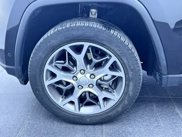 Jeep Grand Cherokee — Фото автомобиля 6