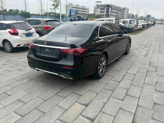 Mercedes-Benz E-Class — Фото автомобиля 5