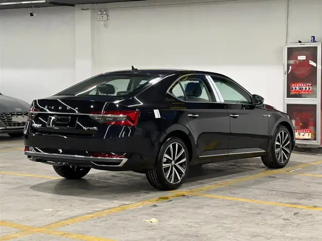 Skoda Superb — Фото автомобиля 5