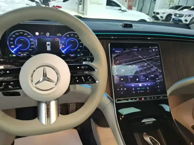 Mercedes-Benz EQE SUV — Фото автомобиля 13