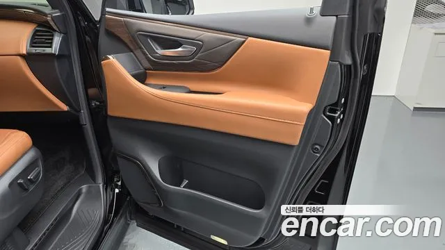 Toyota Alphard — Фото автомобиля 22