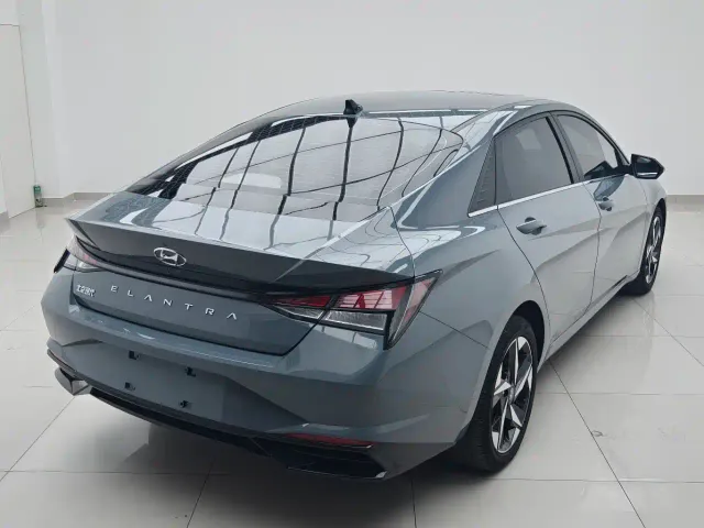 Hyundai Elantra — Фото автомобиля 5