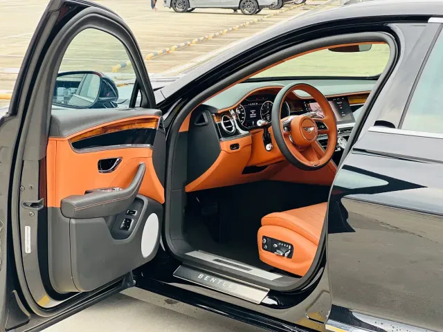 Bentley Flying Spur — Фото автомобиля 4