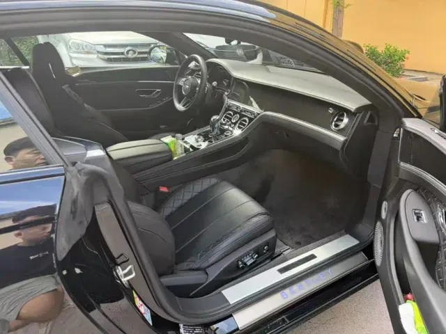 Bentley Continental — Фото автомобиля 11