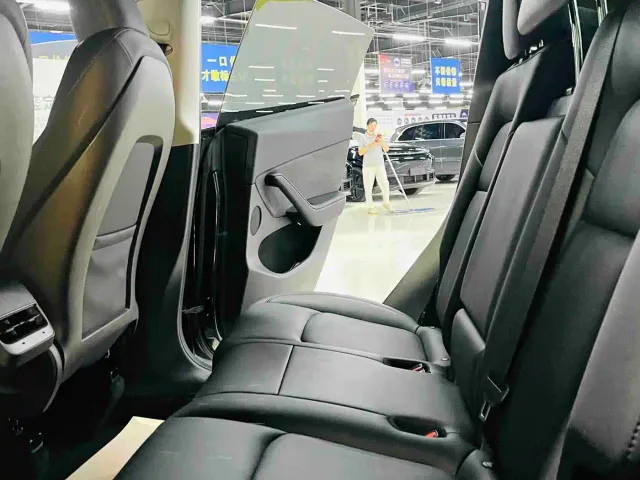 Tesla Model Y — Фото автомобиля 9