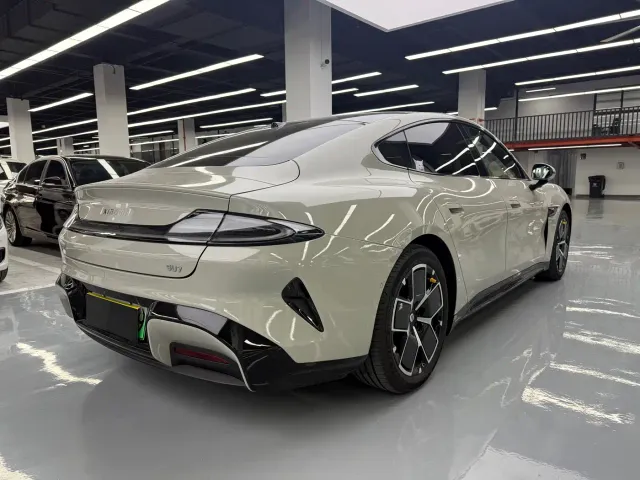 Xiaomi SU7 — Фото автомобиля 23