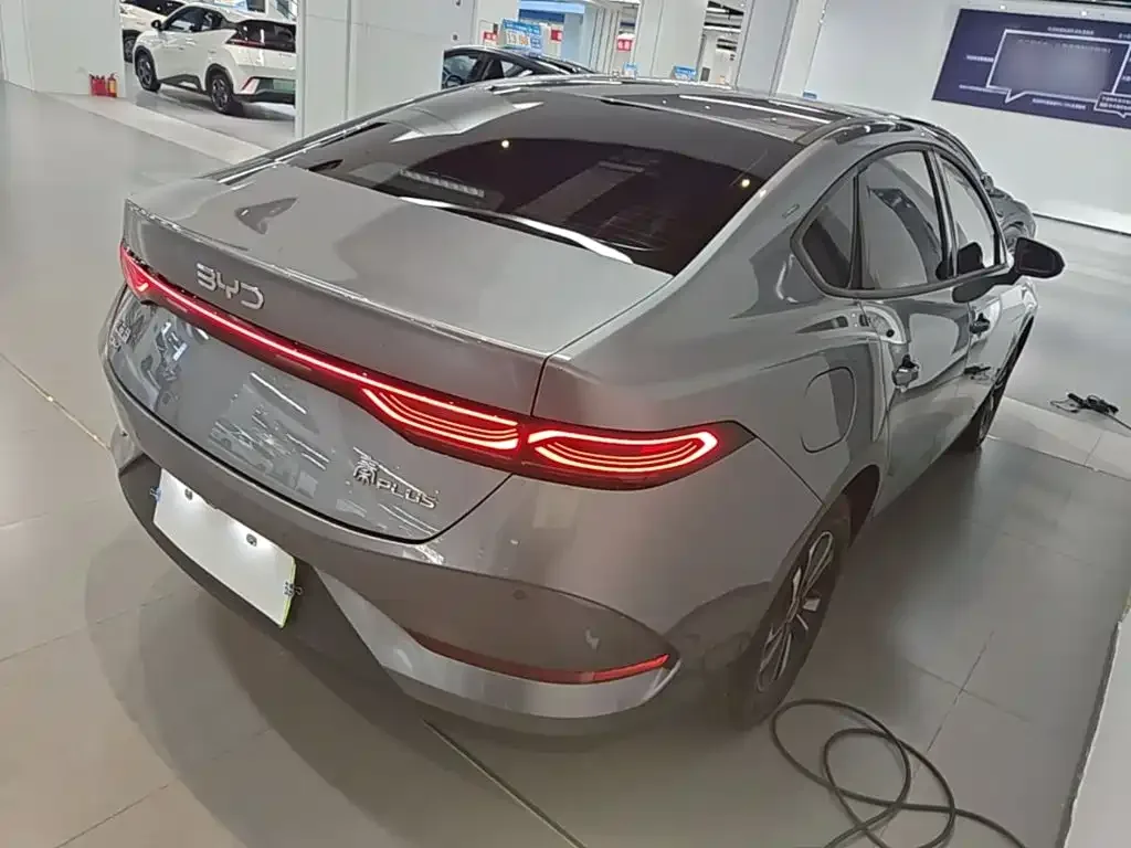 BYD Qin PLUS 2026 DM-i Smart Edition 128KM Progressive — Фото автомобиля 6