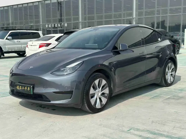 Фотография автомобиля — Tesla Model Y