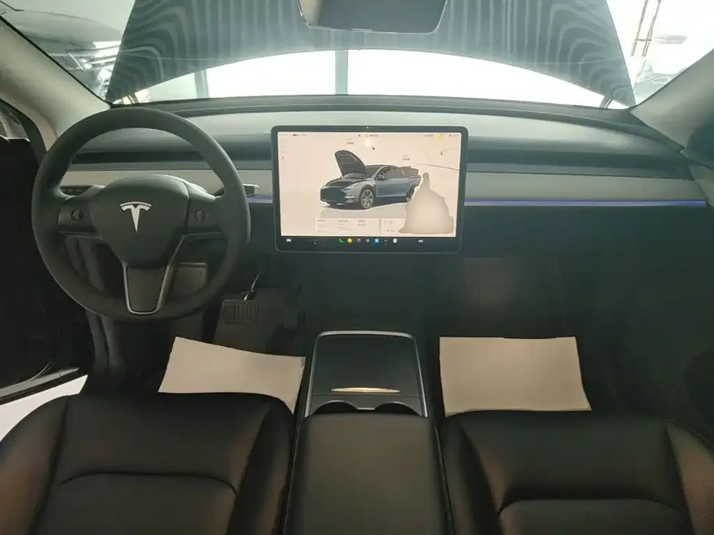Tesla Model Y 2024 Rear-Wheel Drive Version — Фото автомобиля 9