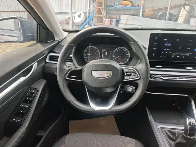 Geely Emgrand — Фото автомобиля 10