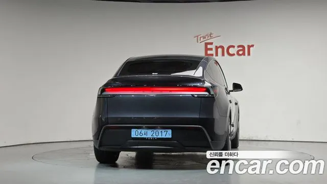 Tesla Model Y — Фото автомобиля 4