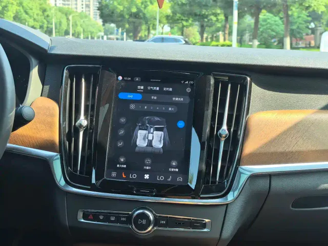 Volvo S90 — Фото автомобиля 9