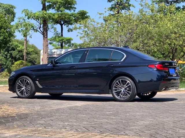 BMW 5 Series — Фото автомобиля 4