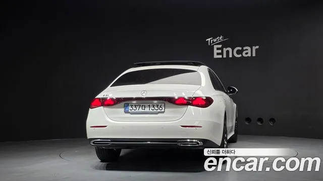 Mercedes-Benz E-Class — Фото автомобиля 4