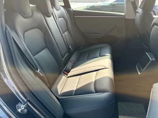 Tesla Model 3 — Фото автомобиля 13