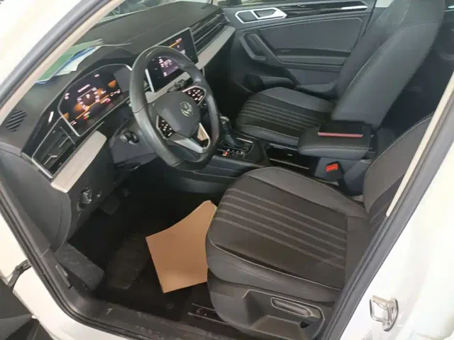 Volkswagen Tiguan L — Фото автомобиля 14