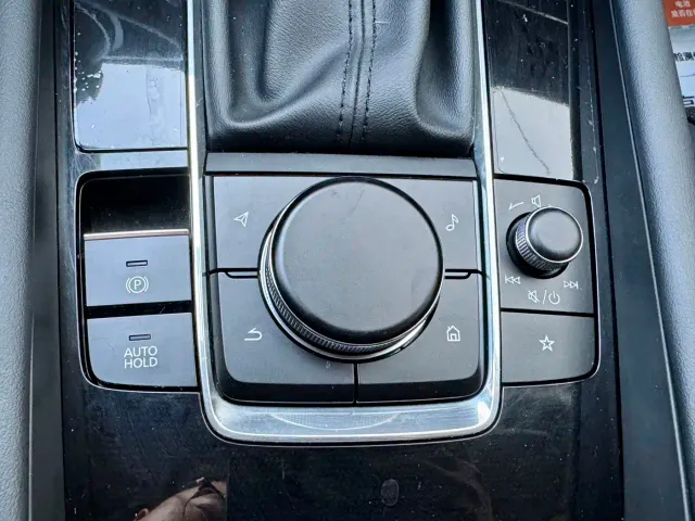 Mazda Axela — Фото автомобиля 11