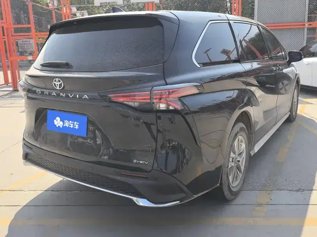 Toyota Granvia — Фото автомобиля 3