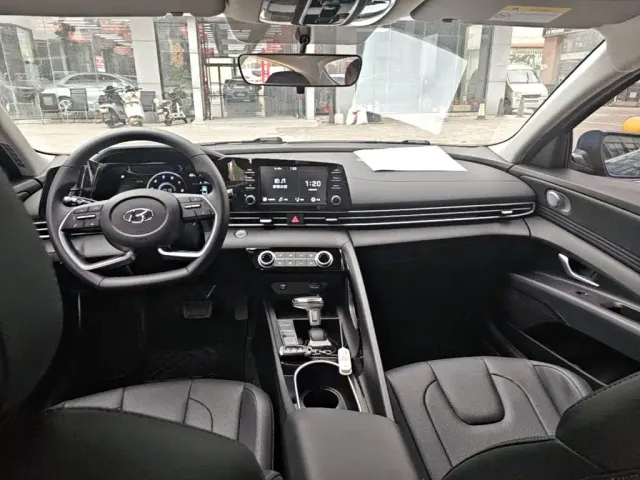 Hyundai Elantra — Фото автомобиля 9