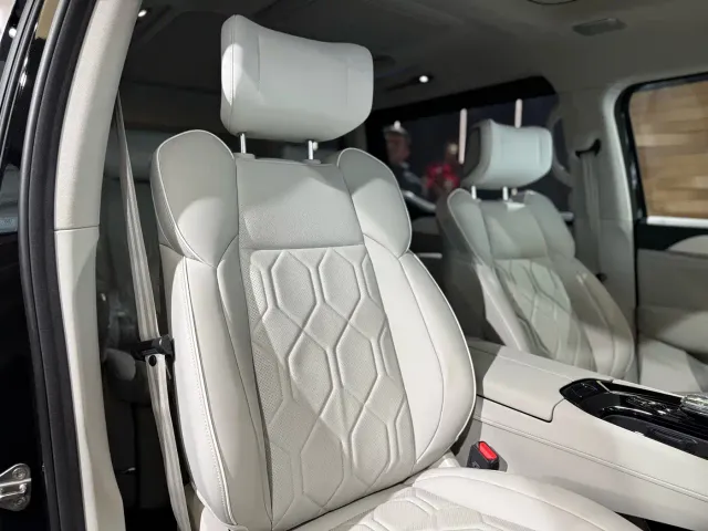 Volvo EM90 — Фото автомобиля 23