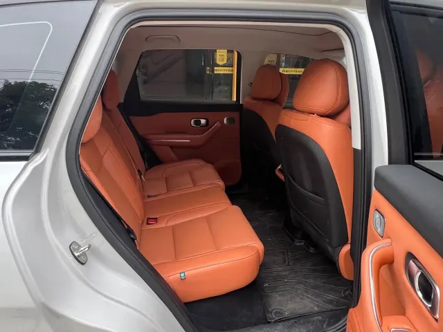 Leapmotor C10 — Фото автомобиля 8