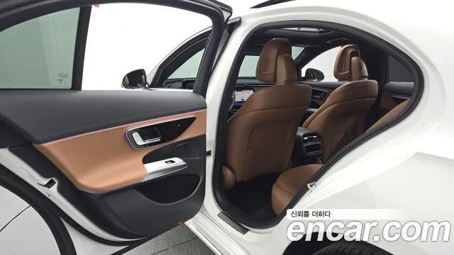 Mercedes-Benz E-Class — Фото автомобиля 21