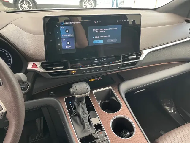 Toyota Granvia — Фото автомобиля 27