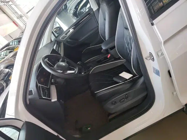 Volkswagen Tiguan L — Фото автомобиля 14
