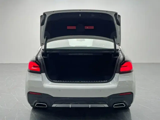 BMW 5 Series — Фото автомобиля 11