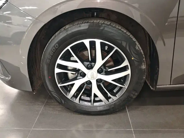 Geely Emgrand — Фото автомобиля 22