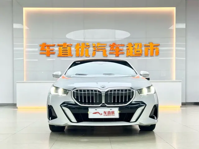 BMW 5 Series — Фото автомобиля 3