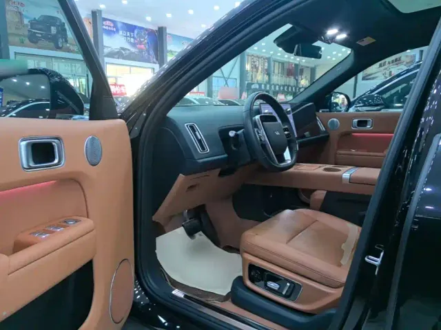 Li Auto L8 — Фото автомобиля 15