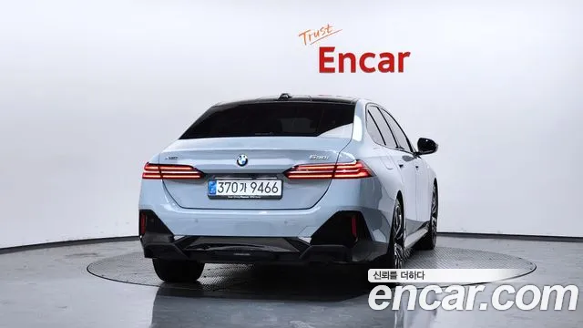 BMW 5-Series 5 серия (G60) 530i xDrive M Sport — Фото автомобиля 4