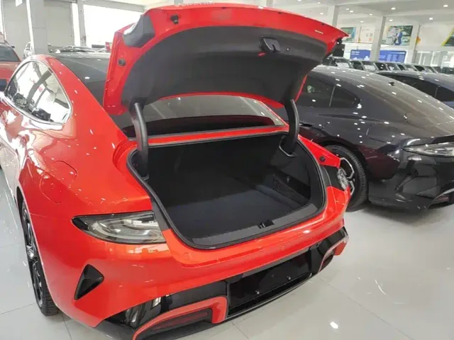Xiaomi SU7 — Фото автомобиля 18