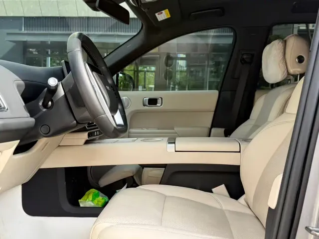 Li Auto L8 — Фото автомобиля 7