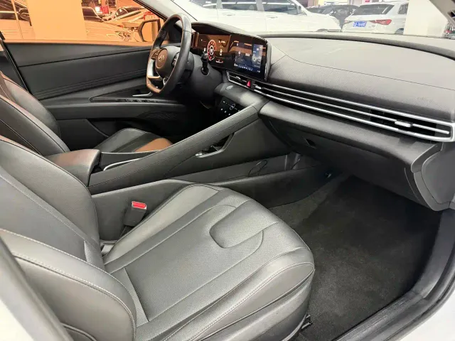 Hyundai Elantra — Фото автомобиля 8