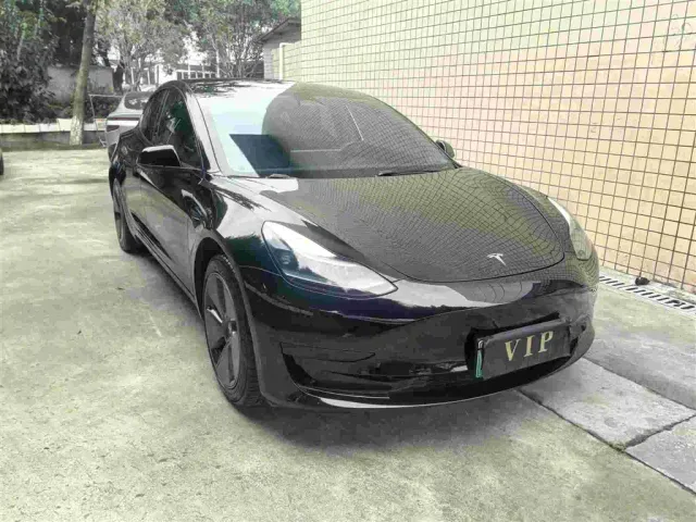 Tesla Model 3 — Фото автомобиля 3