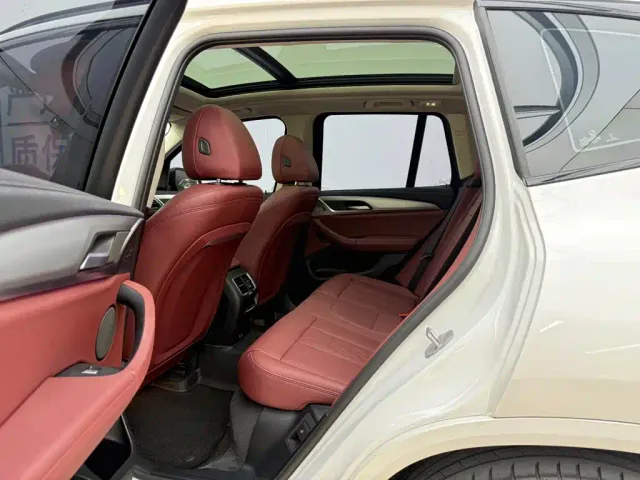 BMW iX3 — Фото автомобиля 11